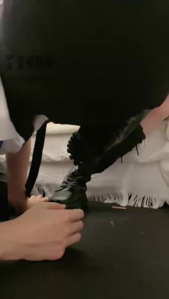 狗狗养成计划之舔鞋底