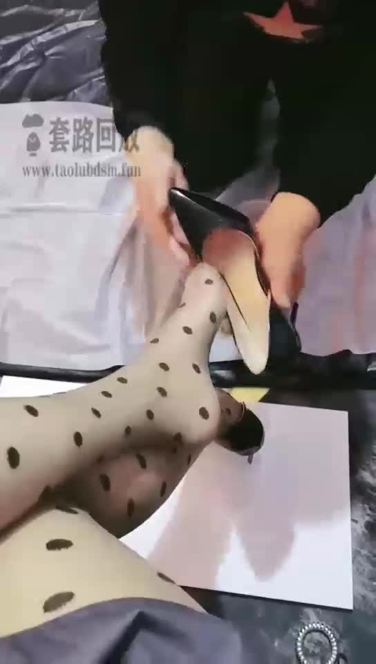玩狗 50多老狗半夜犯溅来舔脚