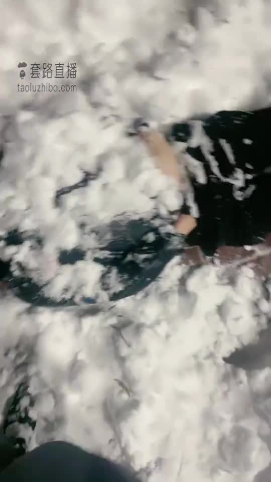 大雪埋上贱狗 插狗嘴 深喉