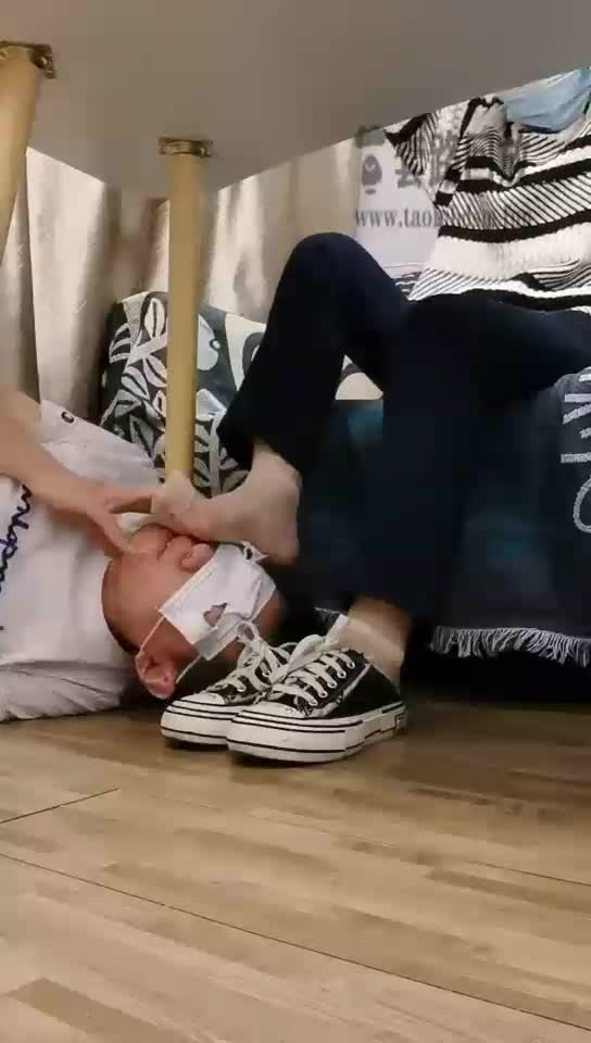 跪等主子 舔脚