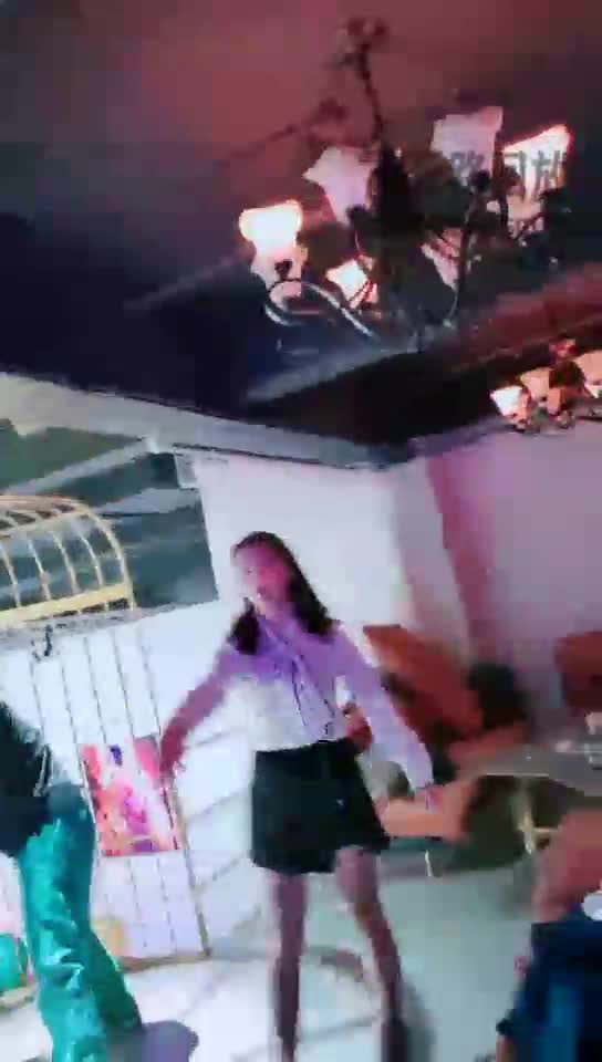 酒吧群调 二