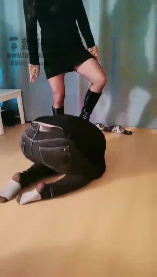 看梦妍s溜狗