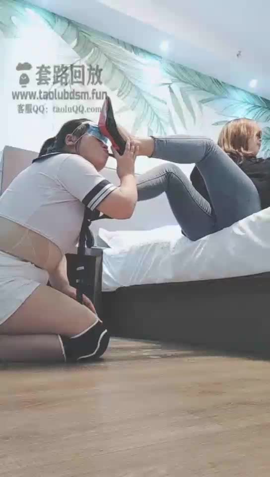 来吃火腿肠了