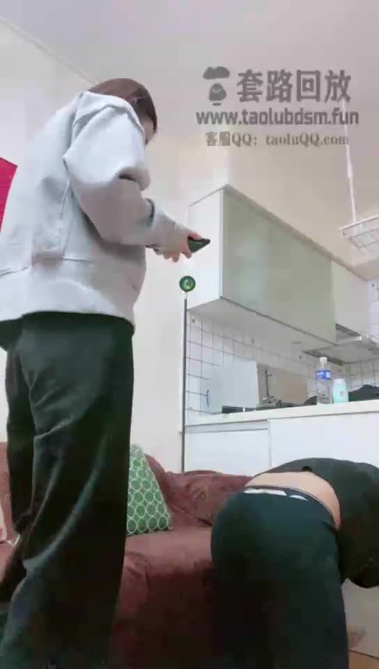 开发小奶狗sp 踢裆 直接打哭