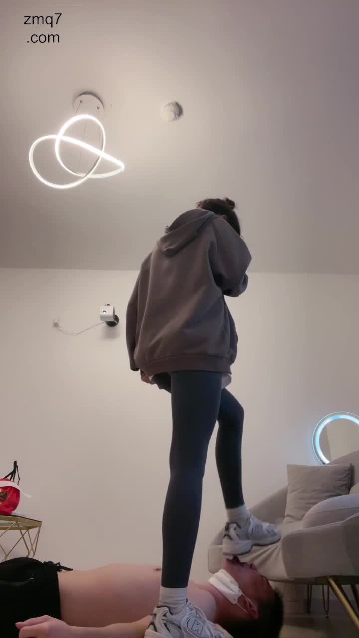 运动鞋加白袜