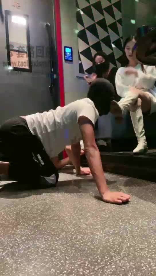 双胞主KTV玩两表弟 第一视角