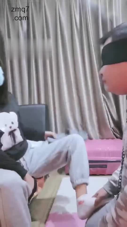 小贱狗首次尝试重度耳光