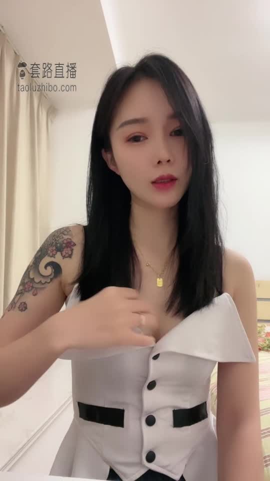 撕丝袜与口水第一视角