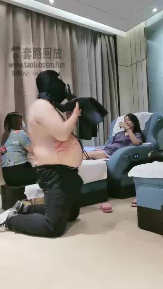 足浴店玩狗 上集 女技师吓着了