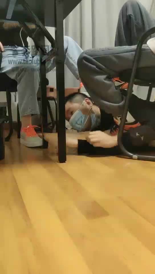 俩个AJ小姐姐的羞辱