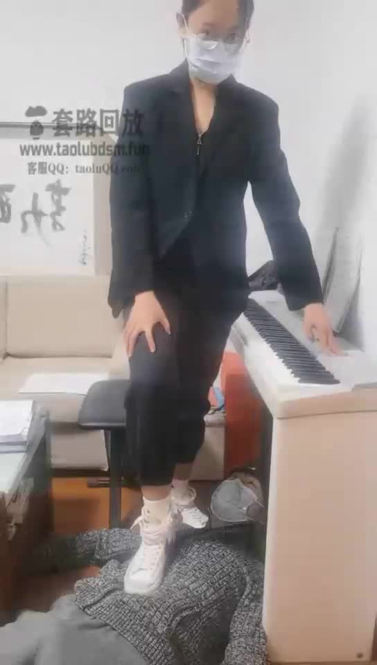 钢琴老师开发素人 羞辱 强迫舔鞋间臭袜子 踩踏 舔脚