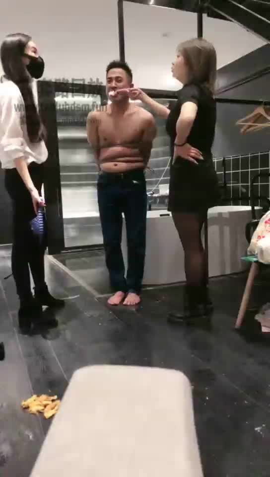 双女主上课课二狗 200耳光 滴蜡