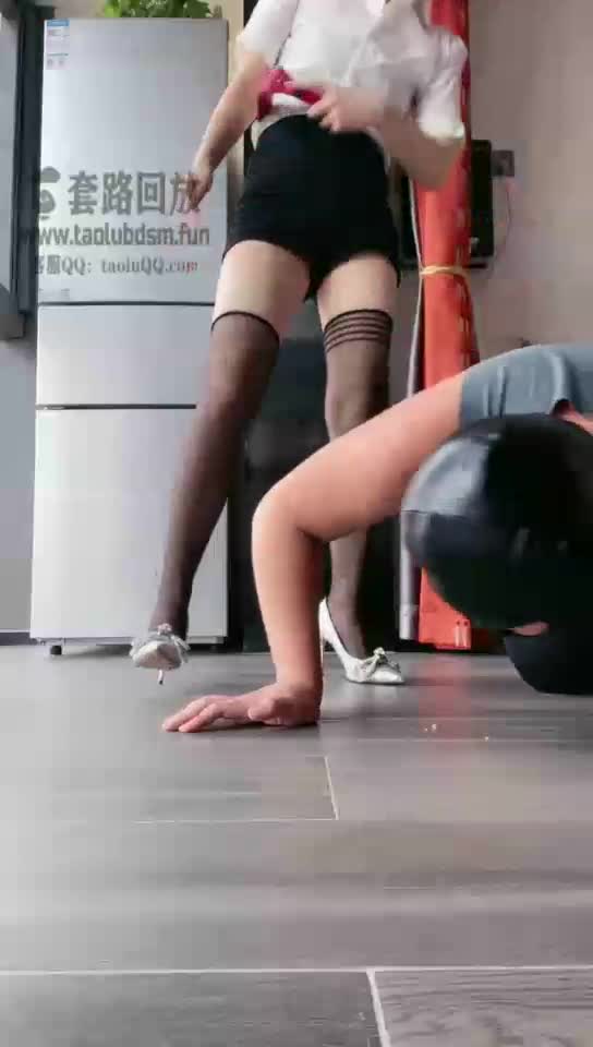 三大s玩狗 口水3份喂食 裸足黑色袜白棉袜舔