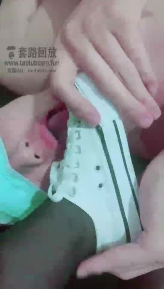 帆布鞋黑丝调教