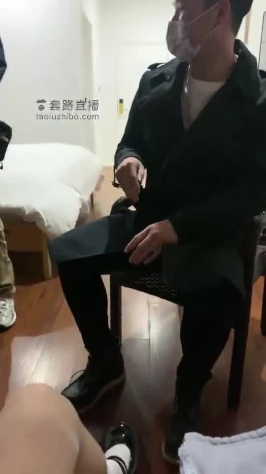 闺蜜的渣男对象想搭讪我 上集