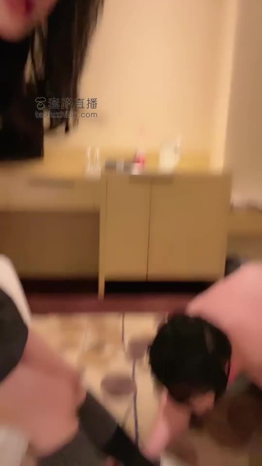 吸内衣上的圣水