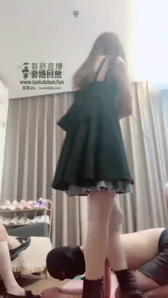 小太妹欺负新来转校生 sp 耳光 深喉