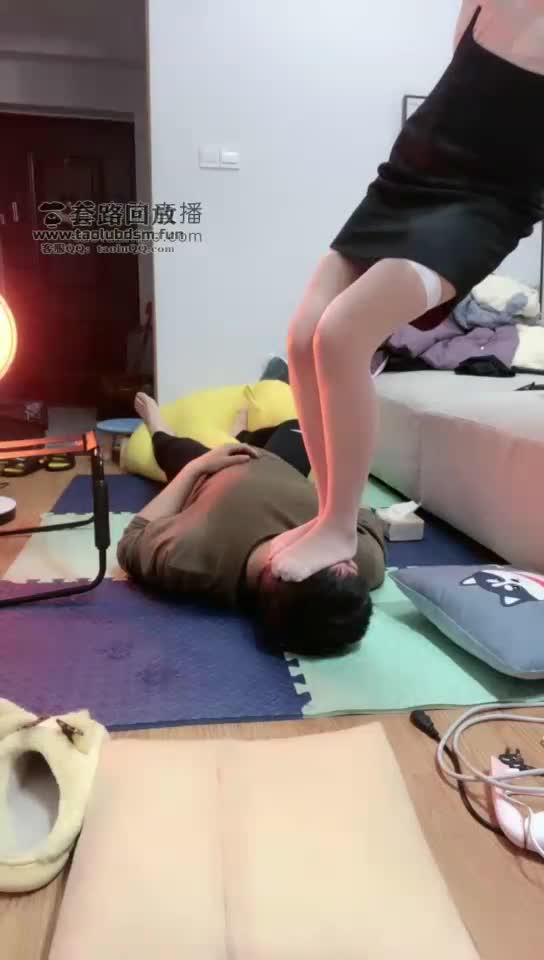 坐脸 全体重踩踏