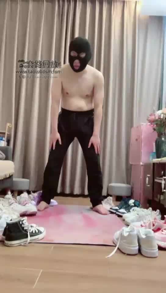 马丁鞋 重度踢裆 牛仔裤坐脸