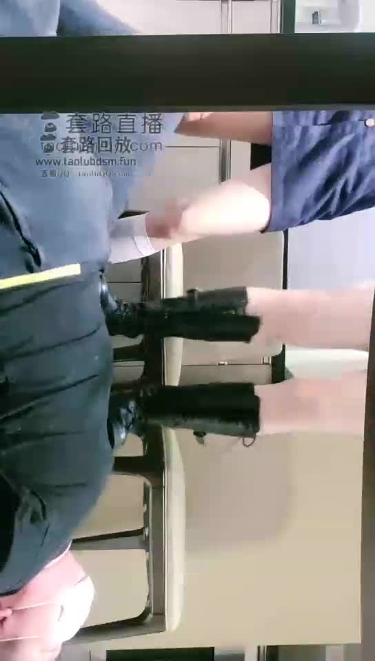双s生活化羞辱 玩玩桌下的狗