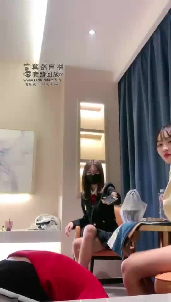 剧情 臭豆腐少送一份 被两位妈妈刁难