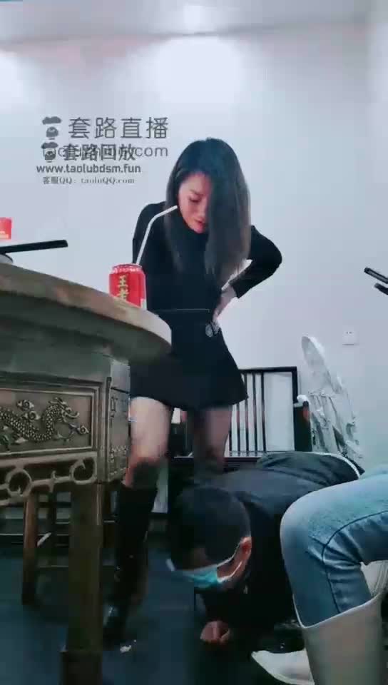 火锅店拉黄金给狗吃