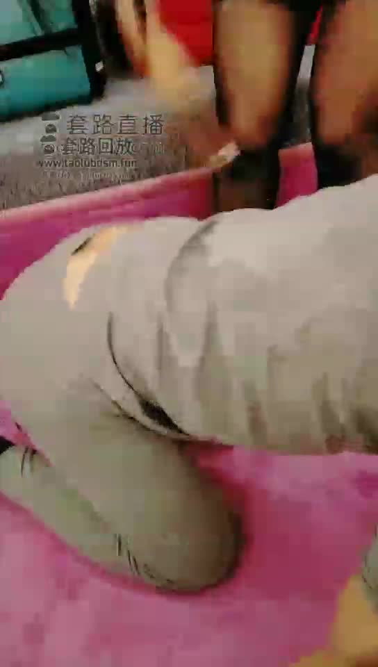 双女王 坐贱狗脸