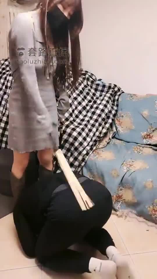 暴打狗东西 把你屁股打开花