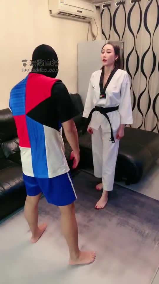 跆拳道女王 暴打沙包