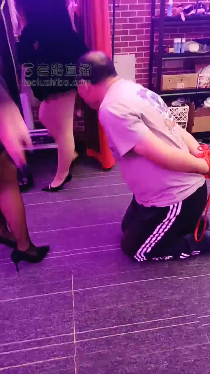 双女王惩罚贱货 暴力收账 RMB抽耳光