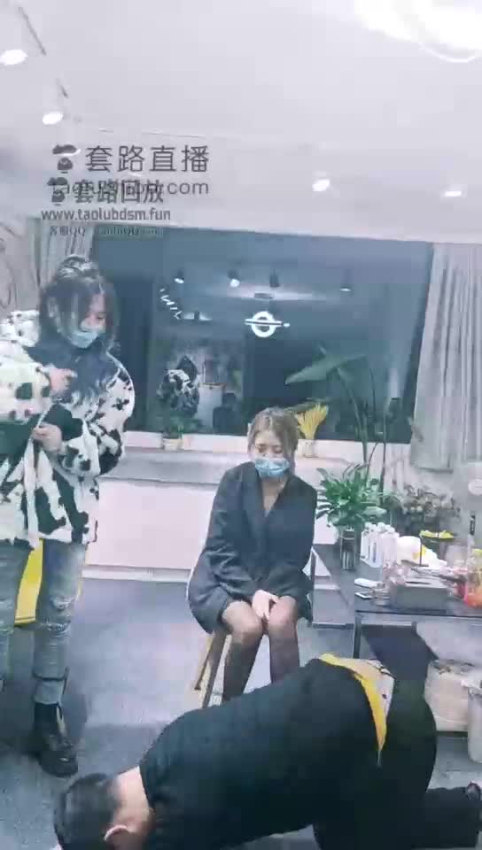 柠檬和她闺蜜暴打男神