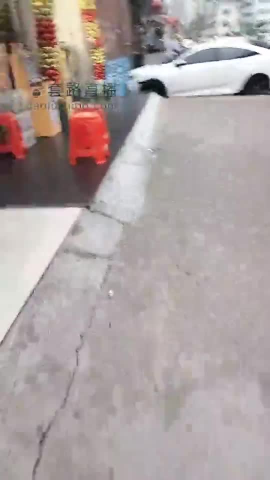 舔大学生前台美脚 踩踏