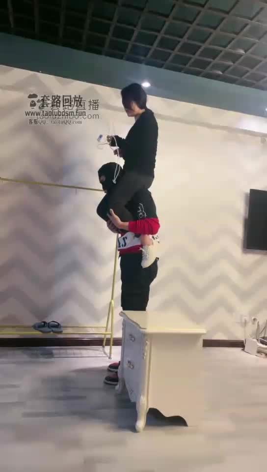 马奴的噩梦 下播以后直接瘫倒在地