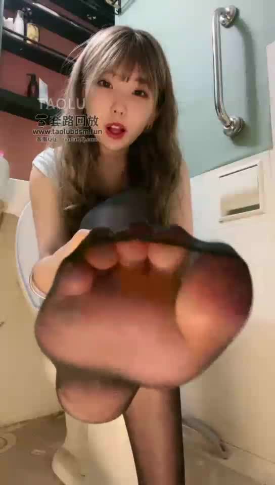 第一视角 红绿灯 在厕所被羞辱 威胁榨精 喂尿