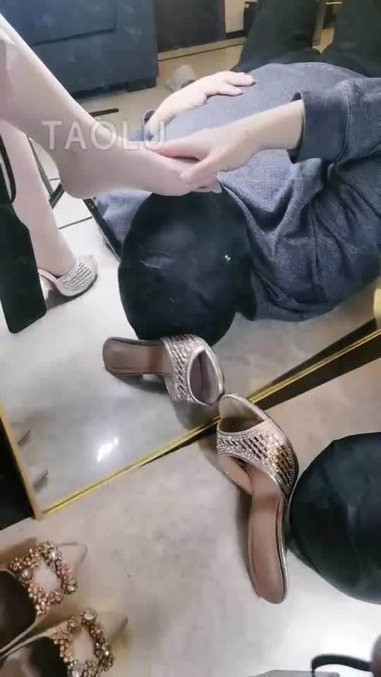 家奴闻肉丝脚 丝袜 圣水