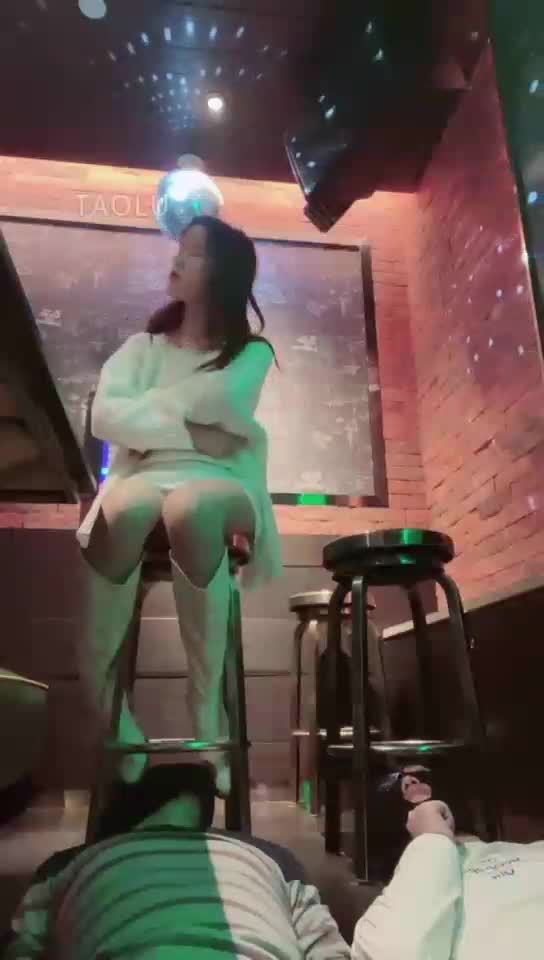 KTV羞辱双狗 有圣水 双狗钻胯 骑马