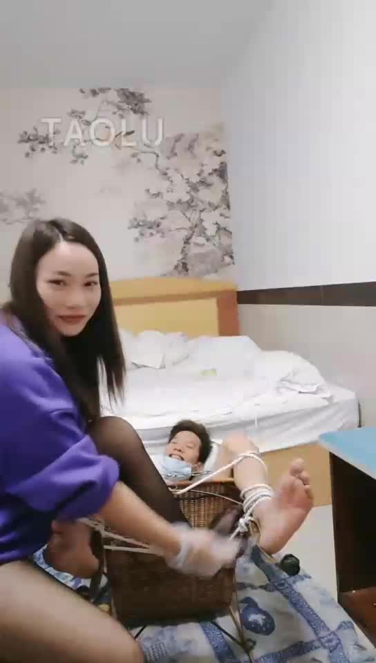 打狗狗的脚底