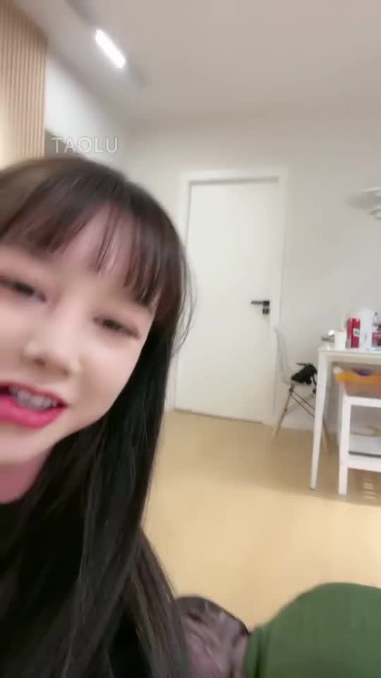 黑丝高跟鞋踩踏 虐乳 口水