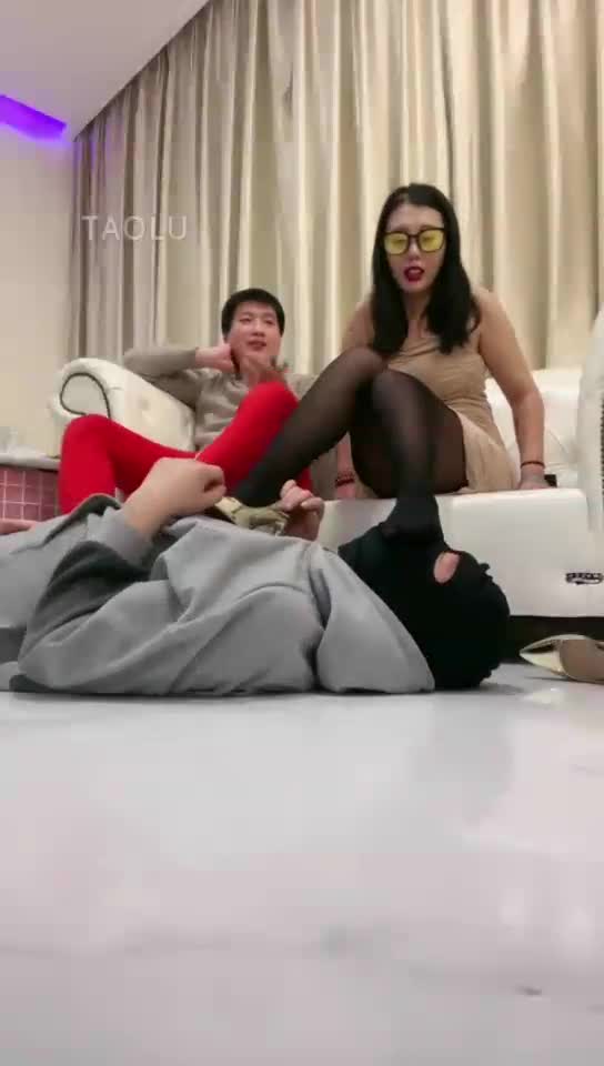 同事伺候夫妻主