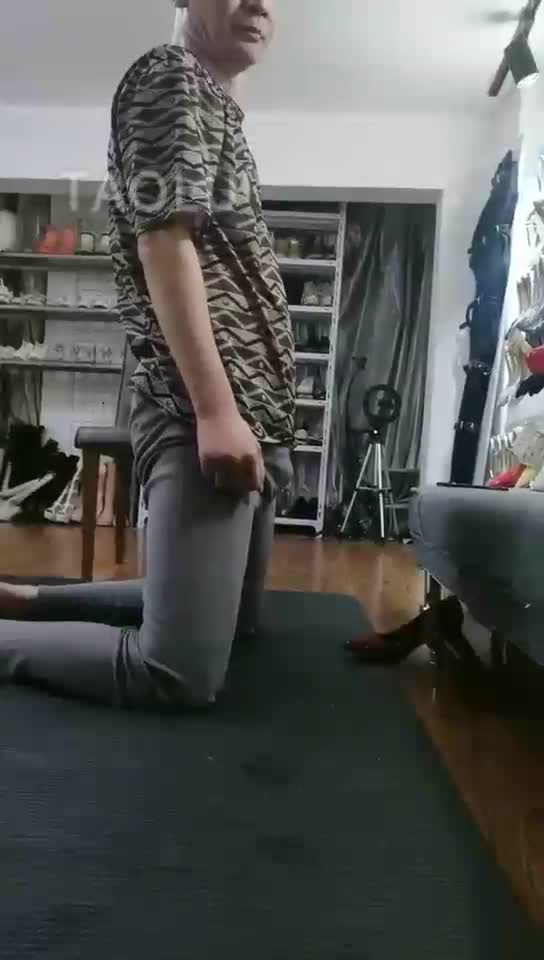 高跟黑丝 爆揍聋哑狗子