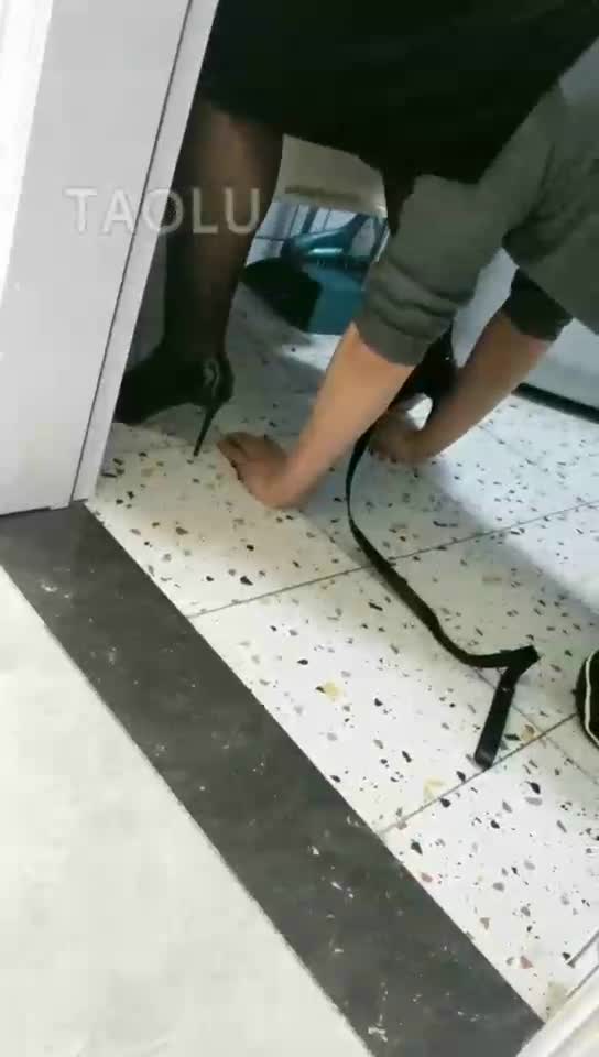 龙榻下伺候情侣的日常起居