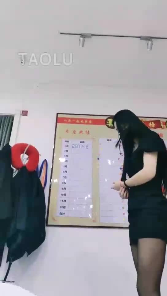 剧情 办公室调教 有圣水高跟鞋全体重踩踏
