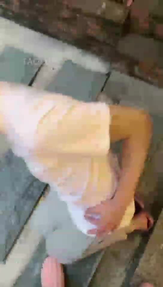 户外 院子调狗 热水淋狗