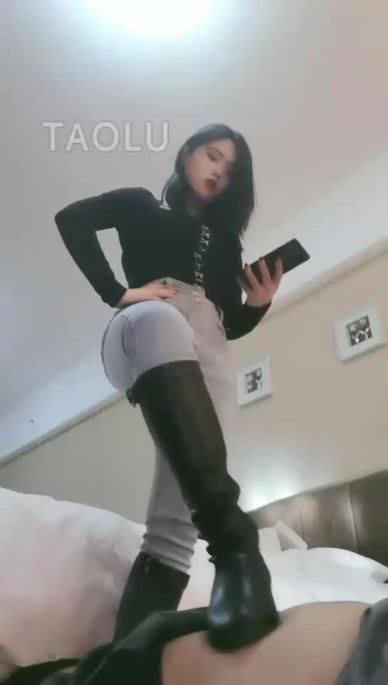 虐乳高跟