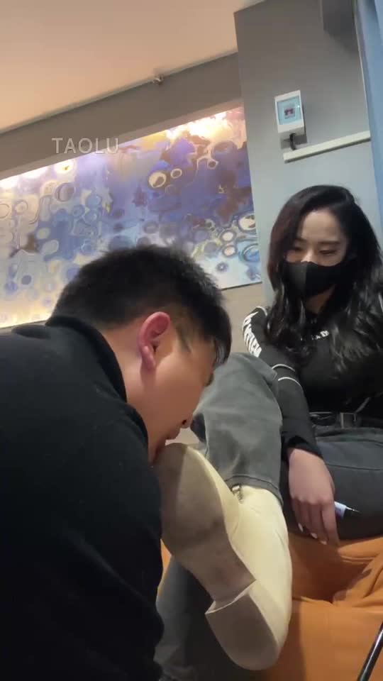 惩罚迟到的狗 暴力耳光300下