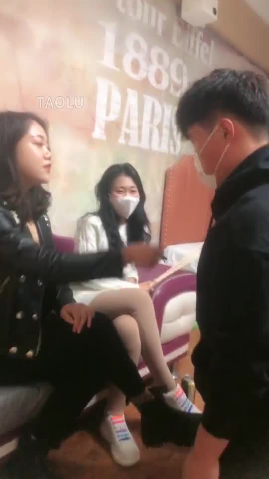 开发纯素人表妹 调教贱狗