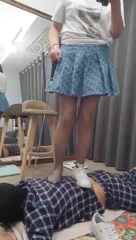 贱狗伺候 深喉 踩踏