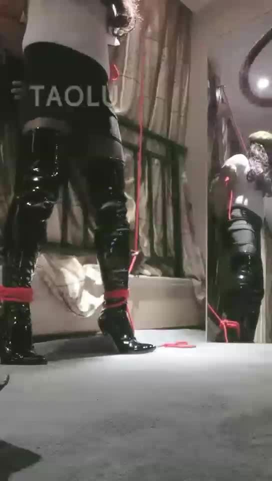 调教CD女装奴 黑丝长靴束缚