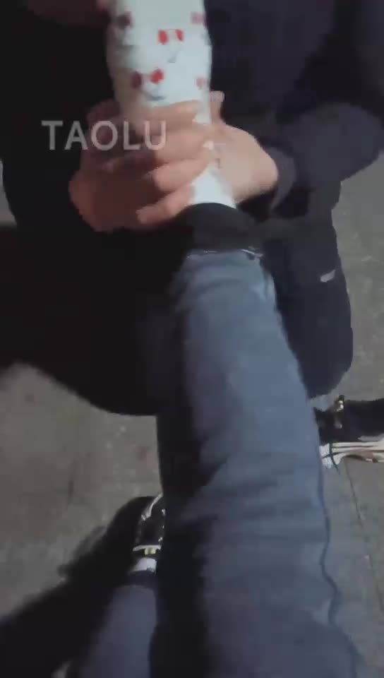 醉酒素人女同事户外翻车