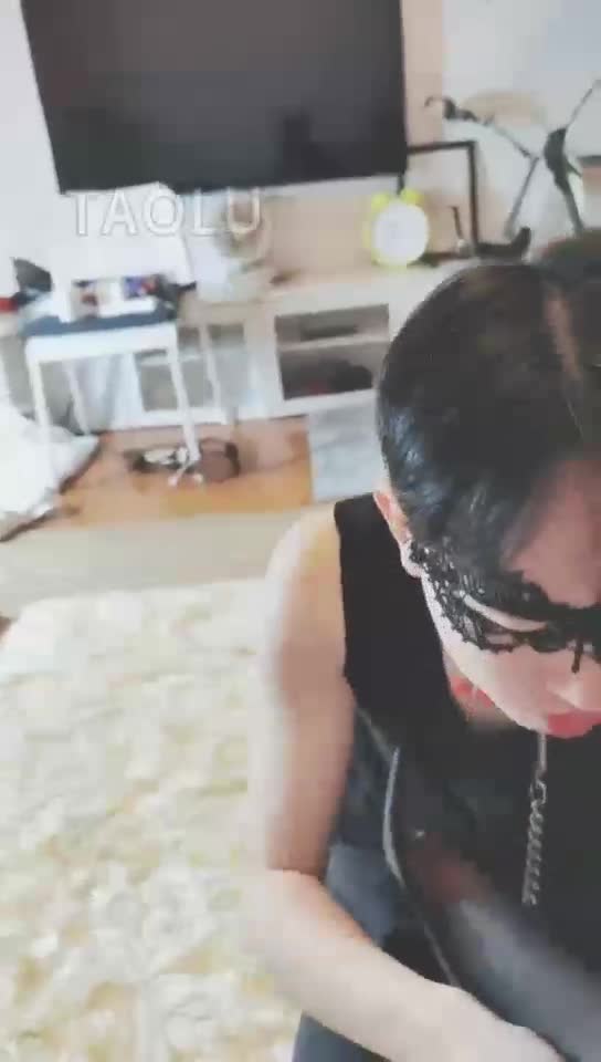 遛狗 骑马 磕头 扇耳光